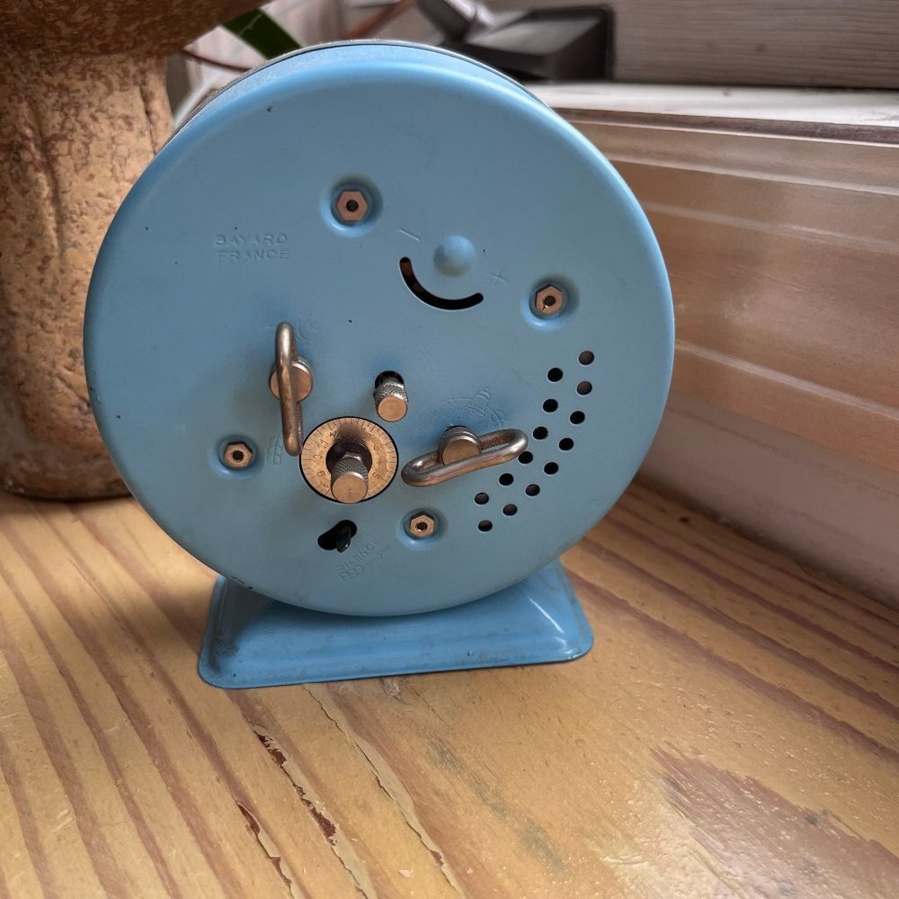 Vintage Walt Disney Bayard France Mechanical Alarm Clock Donald Duck Blue - Picture 3 of 4
